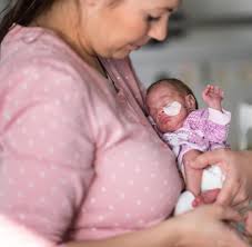 Wann du dein frühchen mit nach hause nehmen darfst, hängt von seinem individuellen entwicklungsfortschritt ab. Fruhchen Station Der Anblick Ist Fur Eltern Ein Schock Welt