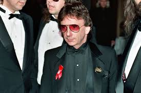 In 2003, she was shot and killed inside the home of record producer phil spector. Phil Spector Wall Of Sound Wigs Handguns And Murder Of Lana Clarkson Bloomberg
