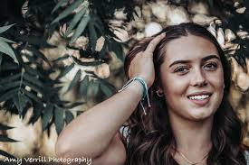 Senior photo session bookings available in Scituate