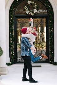 With framebridge, you can easily frame anything from an instagram photo to a wedding portrait without setting foot inside a framing store. 31 Very Merry Christmas Photo Ideas For Couples Todaywedate Com Christmas Photo Paar Weihnachtsfotos Weihnachten Verlobung Weihnachtspaare