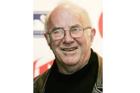 Clive James, Former ITV Host and TV Critic, Dies at 80