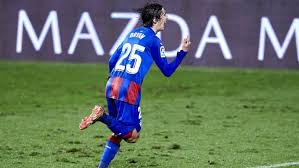 Bryan gil salvatierra (born 11 february 2001) is a spanish professional footballer who plays as a winger for la liga club sevilla and the spain national team Barcelona Scout Confirms Bryan Gil Interest He Is Spain S Best Player Comparable With Neymar Gotfauled