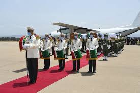 وفي الجزائر التقى لأول مرة محمد دحلان، الذي قام لاحقا بتعيينه ضابطا في جهاز الأمن الوقائي الفلسطيني بعد عودته إلى غزة إثر توقيع اتفاق أوسلو عام 1993. Ø§Ù„Ø¬Ø²Ø§Ø¦Ø± Ù„Ø£ÙˆÙ„ Ù…Ø±Ø© Ù†Ù‚ÙˆØ¯ Ø¨ØµÙˆØ± Ø§Ù„Ø´Ù‡Ø¯Ø§Ø¡