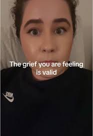 Understanding Grief in Celebrities: Michelle Trachtenberg's Journey