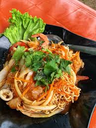 Kerabu maggi yang di buat oleh sis sheila rusly di set shooting bukan gadis biasa untuk kerabu maggi thai. Cyberjaya Info On Twitter Kerabu Maggi Di Selera Thai Tom Tam Warisan Ayer 8 Presint 8