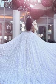 10 Wedding Gowns With The Longest Trains Wedding Gowns Fairytale Gown Gowns