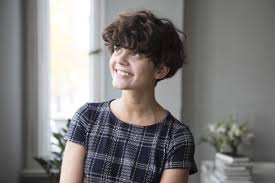 Nous présentons intégralement la description des articles et des images de cet article coupe cheveux frisés courts femme pour vous lecteurs. Tendance Coiffure 2021 Les Plus Belles Coupes Courtes A Adopter Pour Mettre En Valeur Son Visage Biba Magazine