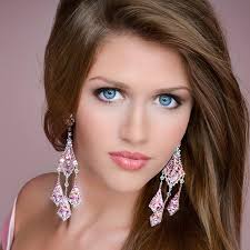 Alexis Landers's Instagram, Twitter & Facebook