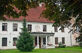 Heute noch in der unten beschriebenen „verschleierungsfunktion des trust wieder findet). Schloss Charbrow Wikipedia