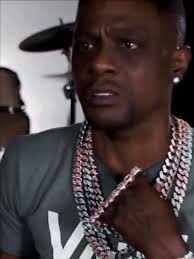 R Kelly is the R&B king cant nobody take his spot