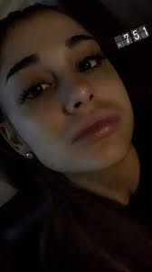 Ariana grande frisur ariana grande bilder haare grau färben chanel bilder ariana grande hintergrundbild karneval 2019 foto wandcollage party kostüme. Wie Findet Ihr Ariana Grande Ungeschminkt Musik Beauty Umfrage