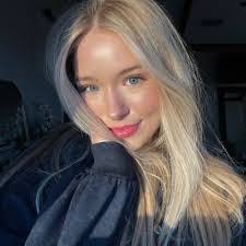 Emily Salas's Instagram, Twitter & Facebook