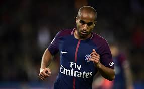 و يلعب حاليا لصالح باريس سان جيرمان و لصالح المنتخب البرازيلي. Ø­Ø¯ÙŠØ« Ø§Ù„Ø²ÙˆØ¬Ø§Øª Ù‚Ø¯ ÙŠØ¹Ø±Ù‚Ù„ Ø§Ù†ØªÙ‚Ø§Ù„ Ù„ÙˆÙƒØ§Ø³ Ù…ÙˆØ±Ø§ Ø¥Ù„Ù‰ Ø§Ù„Ø¯ÙˆØ±ÙŠ Ø§Ù„Ø¥Ù†Ø¬Ù„ÙŠØ²ÙŠ