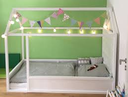 Der betthimmel hat eine positive wirkung auf die seele. Ikea Kura Hack Cooles Kinderbett Mit Dach Zum Selbermachen New Swedish Design