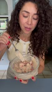 Hay muchas marcas de crema, si están en Irapuato, la de “la lupita” en vaso  desechable con una liga… es la mejor! #fresasconcrema Y voaila! @Edna  Alanis®