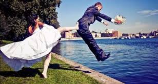 Siz iki güzel insana sağlıklı, mutlu ve huzur dolu bir evlilik hayatı diliyorum. Komik Dugun Tebrikleri Ve Mizahi Mesajlar