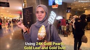 Simpan dalam freezer hingga beku. 24k Gold Ice Cream At Rollney Youtube