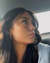 Holly Bodnar's Instagram, Twitter & Facebook