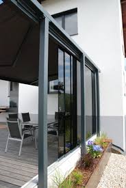 Terrassen Windschutz Mit Freistehender Konstruktion Schiebewand Windschutz Terrasse Windschutz Terrasse