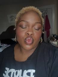 LivingUnfiltered so I can let the light in @livingunfilteredofficial  #lifelately #selah (This is one of my fav Stevie songs, and the cover is  gorgeous)