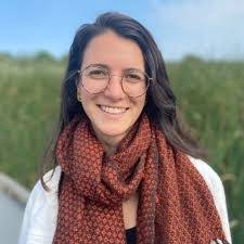 Caroline Jaffe's Instagram, Twitter & Facebook