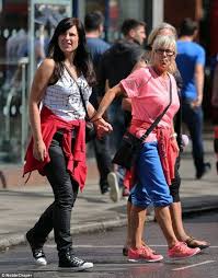 Myra stratton , compagna e manager della cantante e modella icona degli anni ' 80 samantha fox, è morta domenica 2 agosto dopo una lunga. Samantha Fox And Linda Birgitte Olsen Dating Gossip News Photos