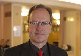 Der Zeitplan ist eng getaktet: Zehn-Minuten-Intervalle. Am Ende: Das  Portrait einer Maschinerie: Oper von hinten