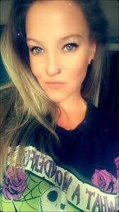 Lindsay Crow's Instagram, Twitter & Facebook