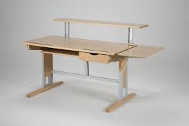 Sorgt für ergonomisch richtiges sitzen mit aufrechter wirbelsäule und trainiert gleichzeitig die muskulatur. Moizi 17 Schreibtisch Mitwachsend