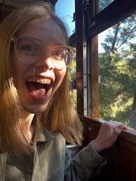 Natasha Brock havde taget tre herlige venner med på vores scene i  weekenden. På billedet er Molly Thornhill og Cecilie Bau, og hvis du kigger  godt efter, kan du se, at det