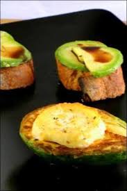 Avocat Chaud Au Chevre Happy Papilles Recette Recettes De Cuisine Recette Avocat Salade De Chevre Chaud