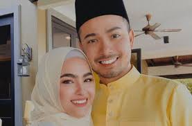 Tahniah salamtoday ucapkan kepada elfira dan suami di atas kelahiran cahaya mata yang pertama ini. Elfira Seronok Sambut Aidilfitri Kali Ini Sebab Anak Dah Boleh Berjalan Pakai Baju Sedondon Biarpun Raya Terkurung Hiburan Mstar