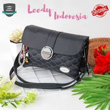 Biasanya tas ini memiliki memiliki bentuk persegi dan berdesain simple. Sling Bag Wanita Tas Wanita Tas Selempang Wanita Tas Cewek Tas Pesta Original Wanita Tas Kondangan Wanita Tas Wanita Terbaru 2021 Leedy 411la Terbaru Agustus 2021 Harga Murah Kualitas Terjamin Blibli