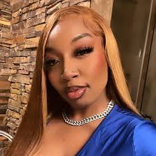 Butter Pecan Red Velvet Cheesecake 🍰✨ Ingredients For the Red Velvet Cake  Layers: 1 ½ cups all-purpose flour 1 cup granulated sugar 1 tsp baking soda  1 tsp cocoa powder ½ tsp