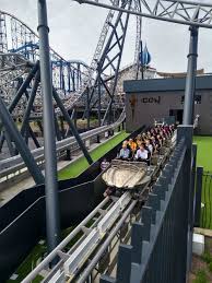 The ride has three trains (only two trains can be operated at any given time) consisting of seven cars each. Icon Coasterpedia The Roller Coaster And Flat Ride Wiki