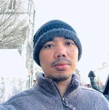 Pansamantalang ipinatigil ni DPWH Sec. Vince Dizon ang road reblocking  projects dahil sa mga reklamong pinagkakakitaan umano ang pagbakbak ng mga  kalye. Nasa link sa comments ang buong ulat.