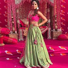 Wear a traditional outfits with indian hairstyles are a perfect blend for every women, look at here for latest indian hairstyle ideas which are trending on these days. 10 Best Hairstyles To Go With Ethnic Wear