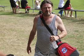 Následně začal být obsazován do drobných rolí. Leos Noha Infarkt Behem Nataceni Blesk Cz