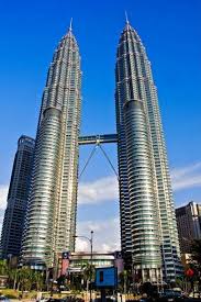 Kl tower) (kuala lumpur kulesi), malezya'nın başkenti kuala lumpur'da yer alan bir televizyon kulesidir. Sejarah Menara Berkembar Petronas Kuala Lumpur