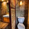 Granite partitions are combined with stainless steel components for a formal bathroom design. 1