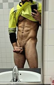 Straight Men at Work Naked Pics Videos - Guystricked.com