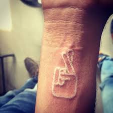 Weisses Tattoo Tipps Fur Das Design Und Vor Und Nachteile White Ink Ink Tattoo