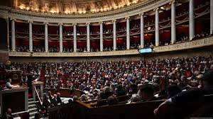 France: Budget plans throw government into crisis yet again