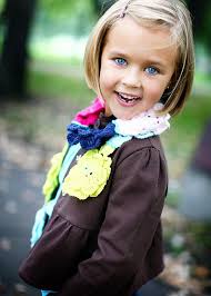Kısa bob küçük kız çocuk saç modeli… Cocuklar Icin Kut Kesim Sac Modelleri Resim 1