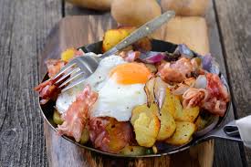 Unos huevos estrellados con angulas sucedáneas. Receta De Huevos Estrellados Con Foie Unareceta Com