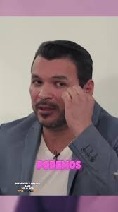 El Dr. Romeo Castillo nos explica cómo mejorar el contorno mandibular y  lograr una estructura más definida. Desde tratamientos no invasivos hasta  opciones quirúrgicas, nos cuenta qué funciona mejor ...