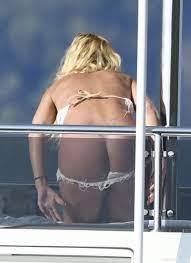 Valeria Marini Nude Tits And Ass On A Yacht - NuCelebs.com