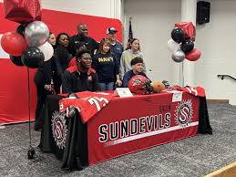 Oscar Smith's DeLoatch flips to Virginia Tech to headline National Signing  Day