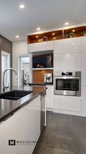 Des Details En Noyer Kitchen Kitchen Cabinets Home