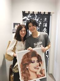 ともさかりえ キンキーブーツ ともさかりえ ファッションのカップル 写真集